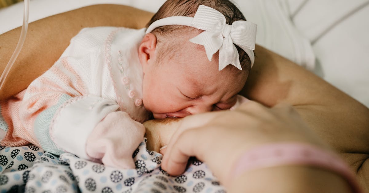 Como Aumentar a Produção de Leite Materno: 10 Dicas Baseadas em Evidências - Guia Amni para mães