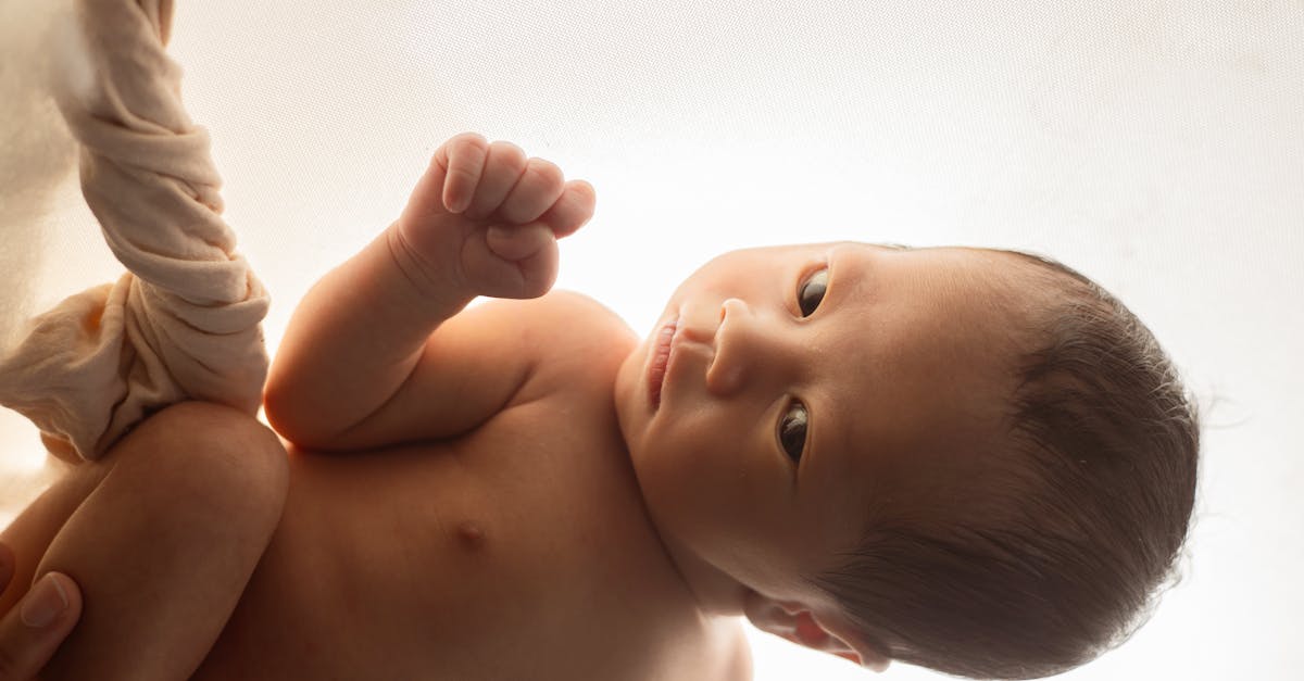 Despertares Precoces: Como lidar com o bebê que acorda às 5h da manhã — Guia Amni para mães