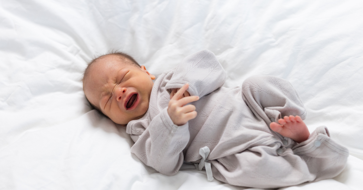 Por que o bebê mais cansado é o que menos dorme?