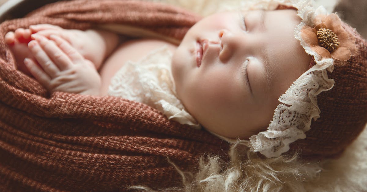 Falsos Inícios (False Starts): Por que o bebê acorda 30 min após dormir? — Guia Amni para mães