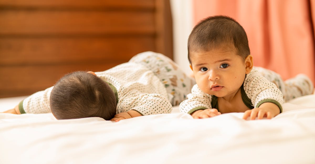 Marcos de Desenvolvimento do Bebê de 18 Meses: O Que Esperar? — Guia Amni para mães