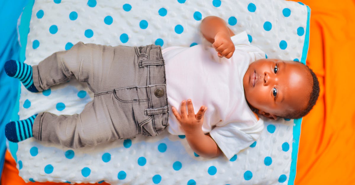 Marcos de Desenvolvimento do Bebê de 24 Meses: O Que Esperar? — Guia Amni para mães