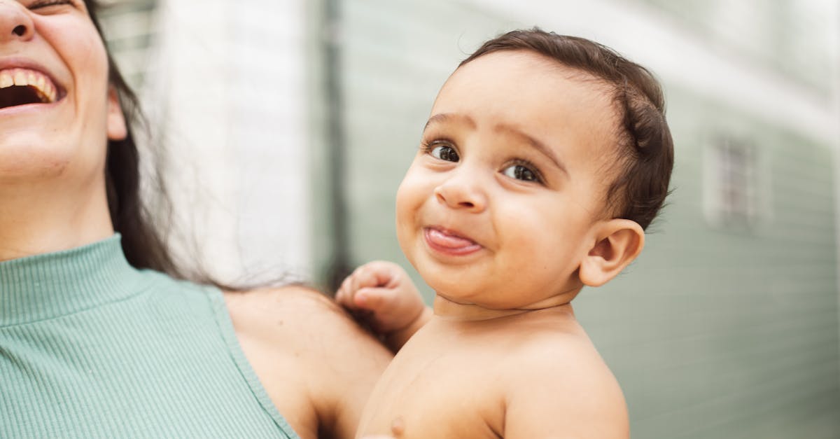 Marcos de Desenvolvimento do Bebê de 31 Meses: O Que Esperar? — Guia Amni para mães