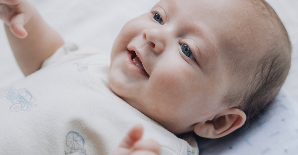 Marcos de Desenvolvimento do Bebê de 32 Meses: O Que Esperar? — Guia Amni para mães