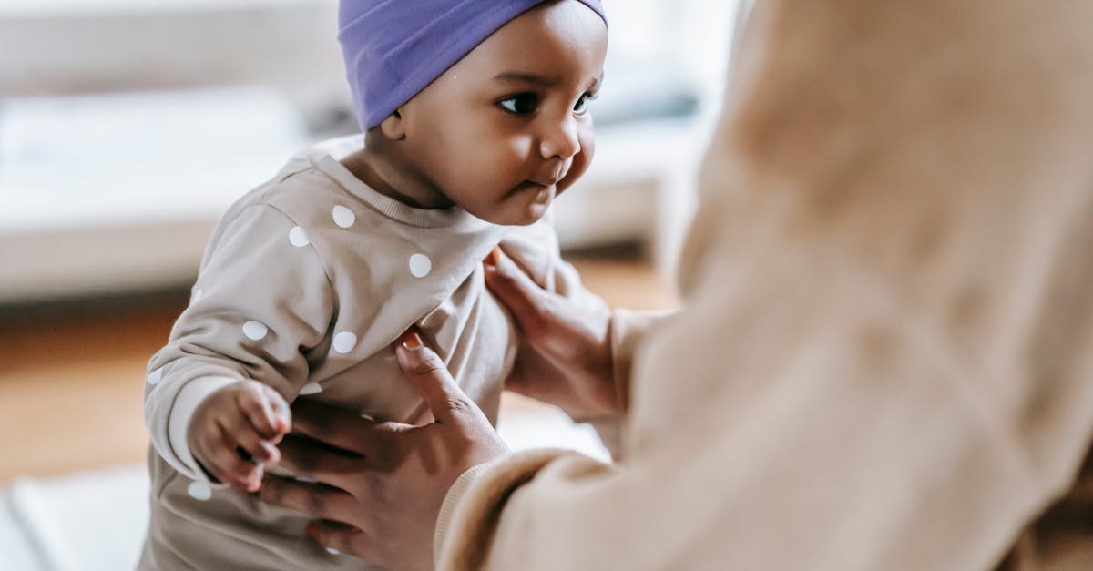 Marcos de Desenvolvimento do Bebê de 34 Meses: O Que Esperar? — Guia Amni para mães