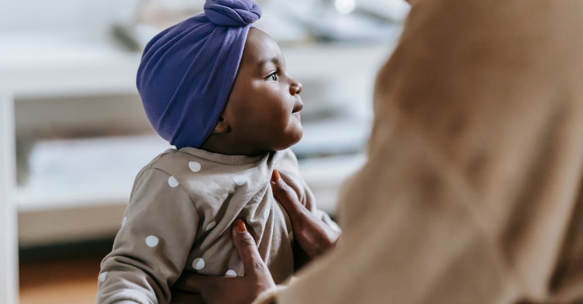 O Salto de Desenvolvimento das 5 Semanas: Mudanças Físicas e Comportamentais — Guia Amni para mães
