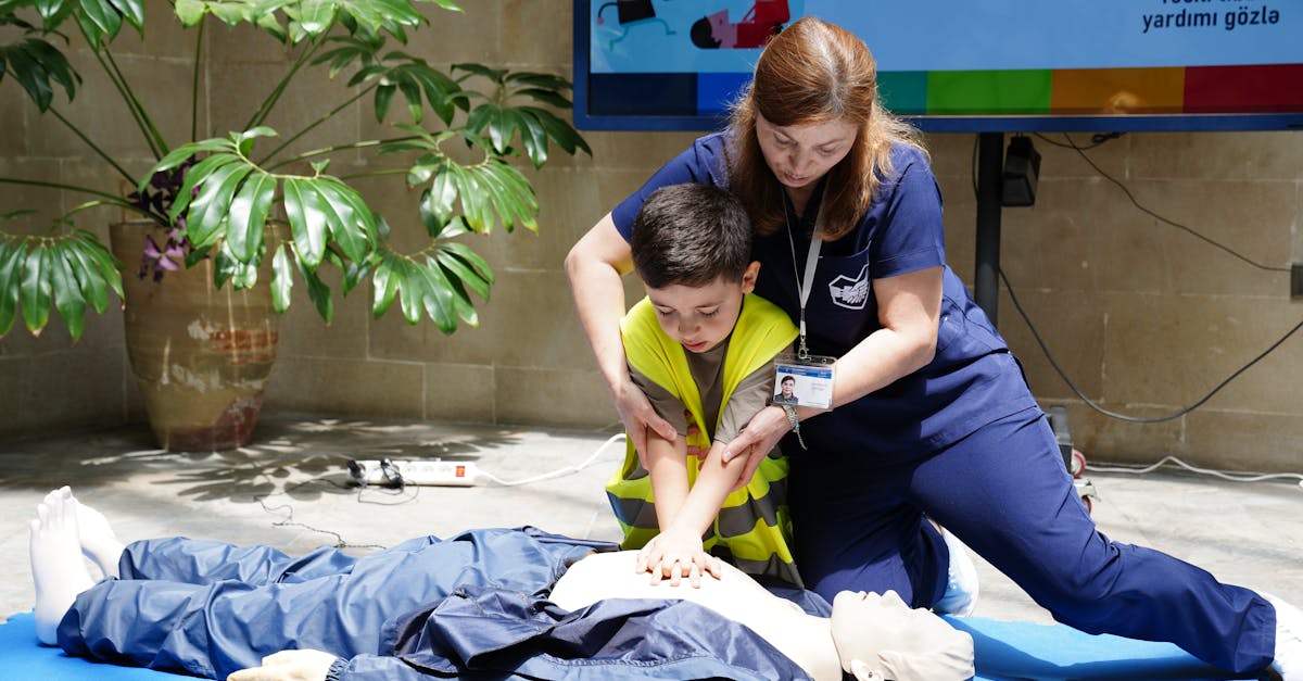 RCP em Crianças: Como Fazer Compressões e Respiração de Emergência (1 a 8 Anos) — Guia Amni para mães